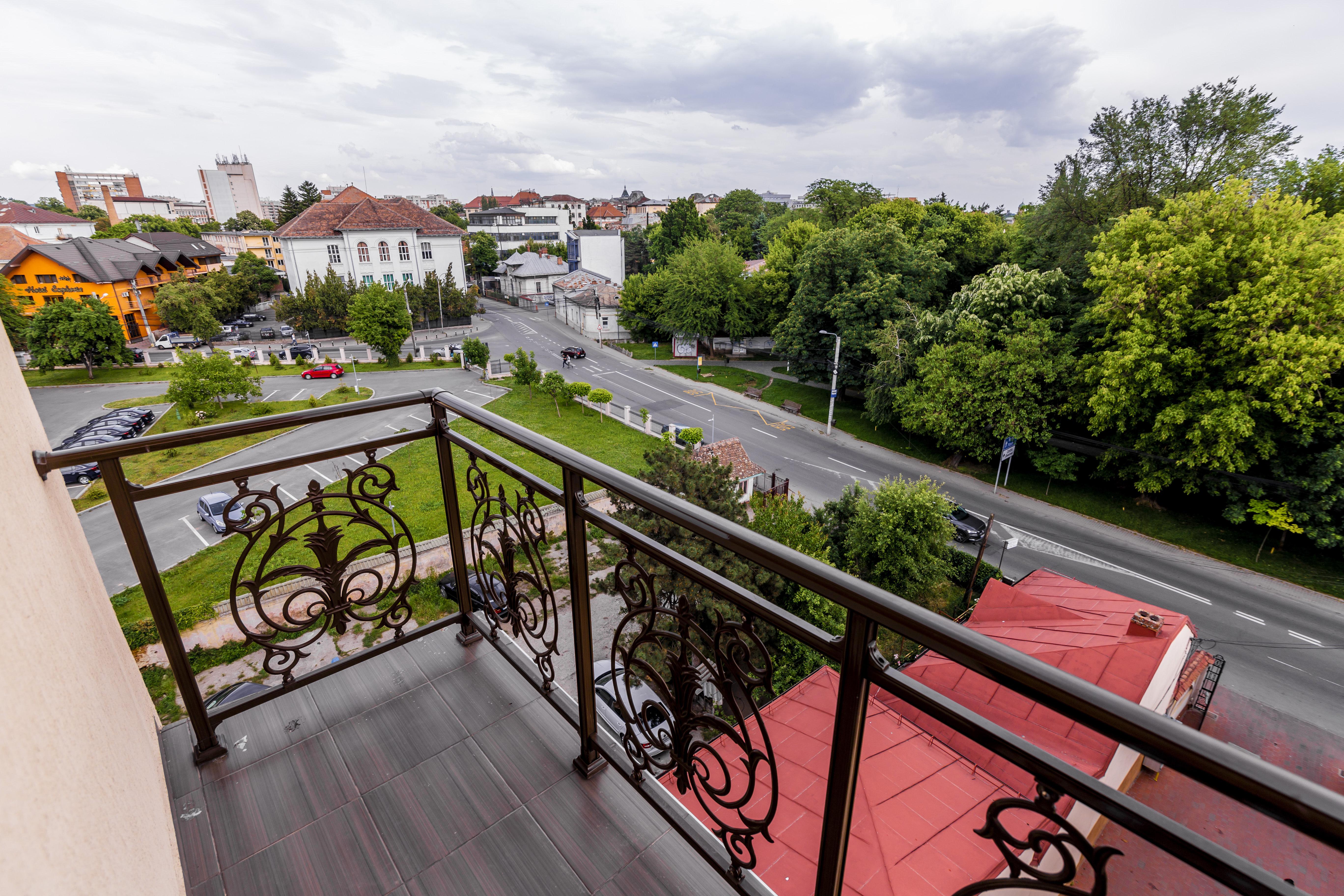 Hotel Golden House Craiova Exterior photo